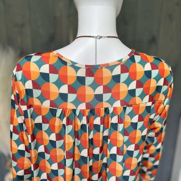 NWOT The Zig Zag Stripe Women’s Multi Colored Print Top Size Large - Picture 7 of 11